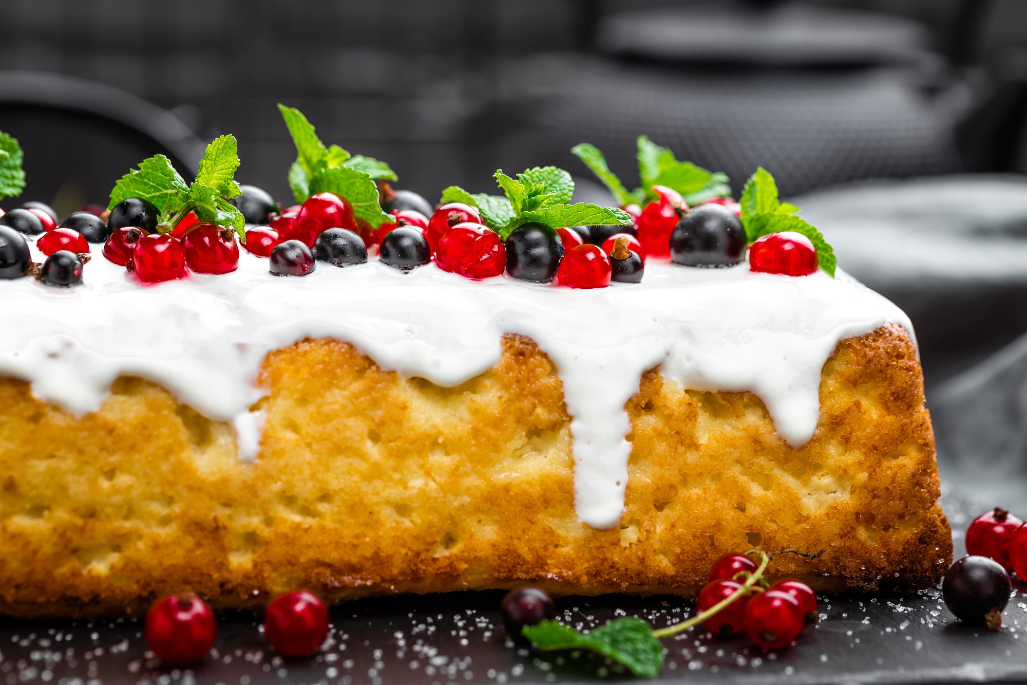 Cheesecake with fresh berries and yogurt